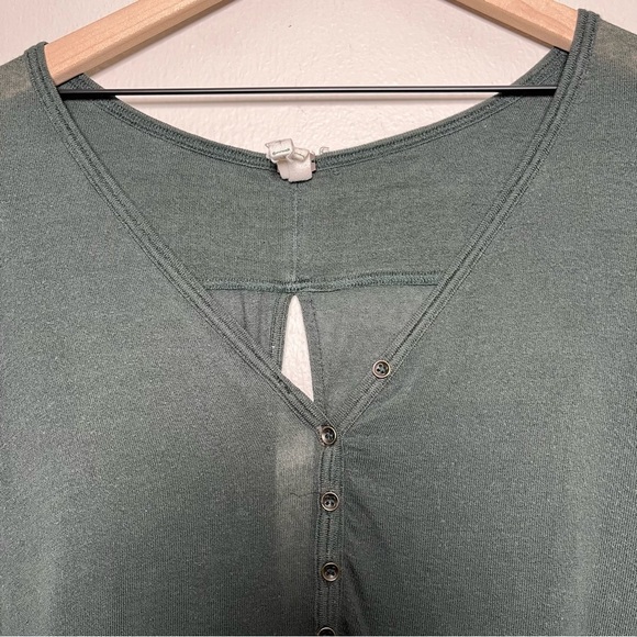 Free People We the Free Women Top Small Green Henley Scoop Neck Open Back Boho - Picture 2 of 8